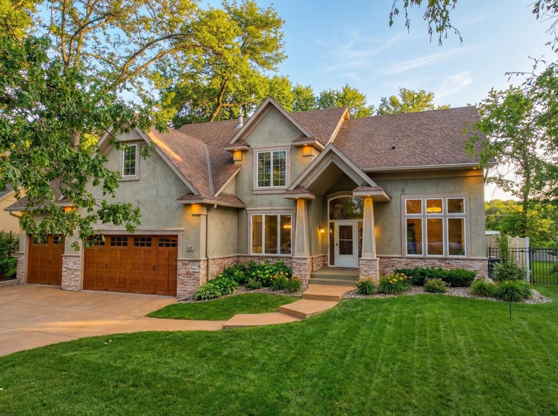 12 Forest Trl, Mahtomedi, MN 55115
