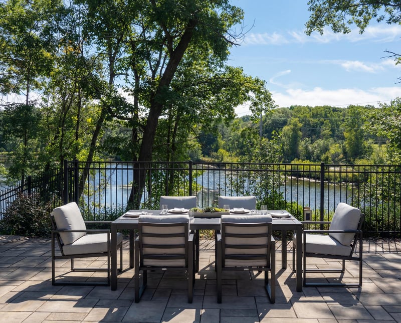 12 Forest Trl, Mahtomedi, MN 55115