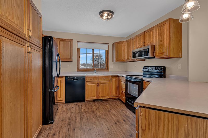 2208 10th Ave SE, Willmar, MN 56201