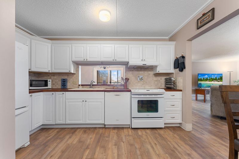 10521 Cedar Lake Rd #501, Minnetonka, MN 55305
