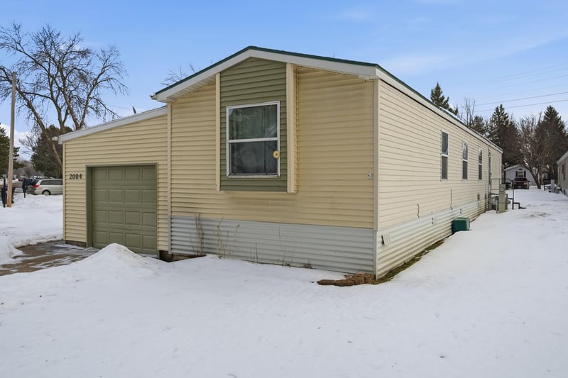 2004 Flamingo Dr NE, Andover, MN 55304