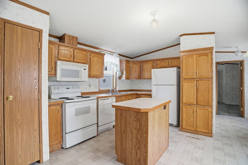 2004 Flamingo Dr NE, Andover, MN 55304