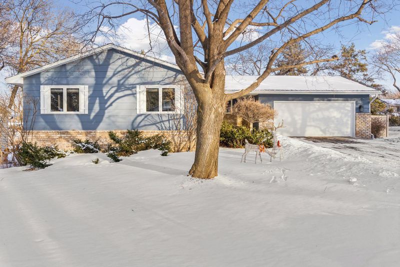 2003 Pleasant View Dr, New Brighton, MN 55112