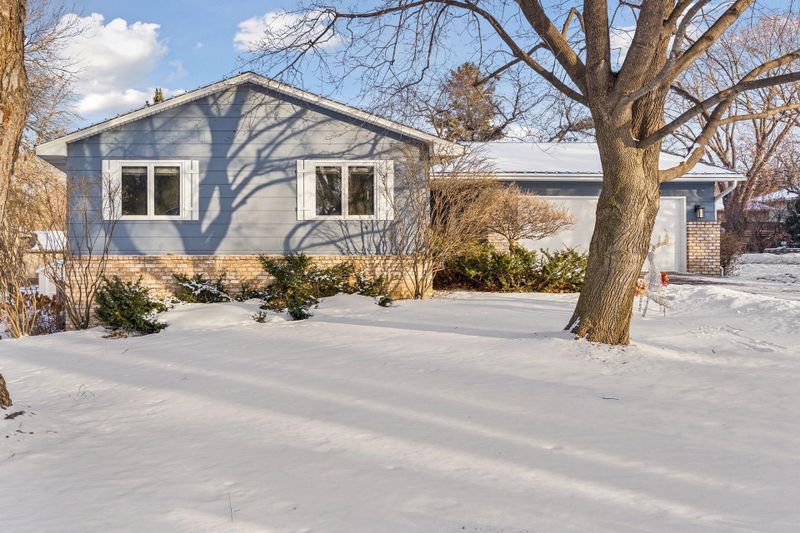 2003 Pleasant View Dr, New Brighton, MN 55112