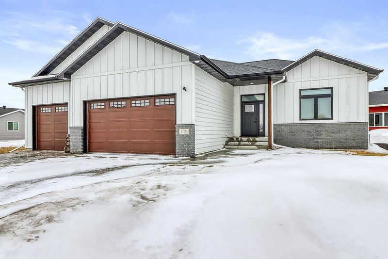 1153 45th Ave S, Moorhead, MN 56560