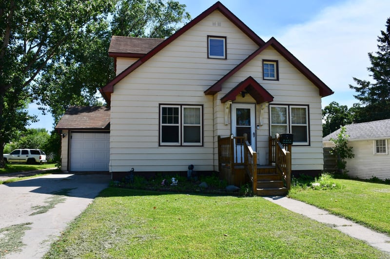 216 6th St W, Thief River Falls, MN 56701