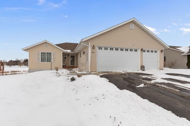 830 6th St NW, Maple Lake, MN 55358