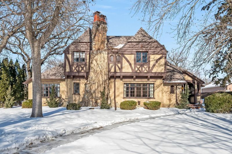 126 W 2nd St, Blue Earth, MN 56013