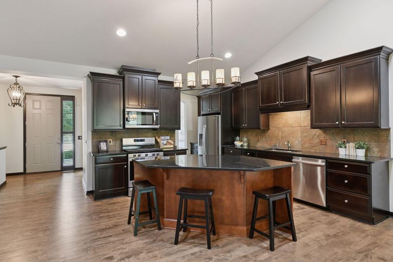 8627 Lake Riley Dr, Chanhassen, MN 55317