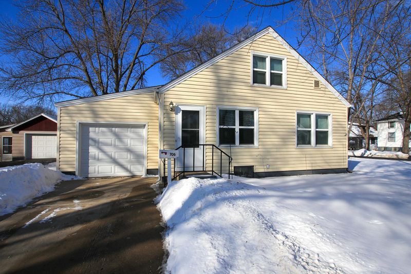706 Lynn Rd SW, Hutchinson, MN 55350