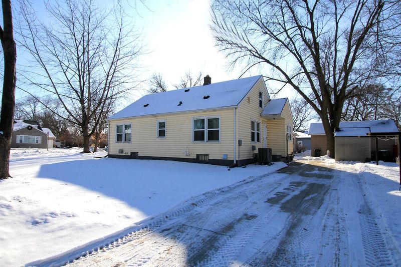 706 Lynn Rd SW, Hutchinson, MN 55350