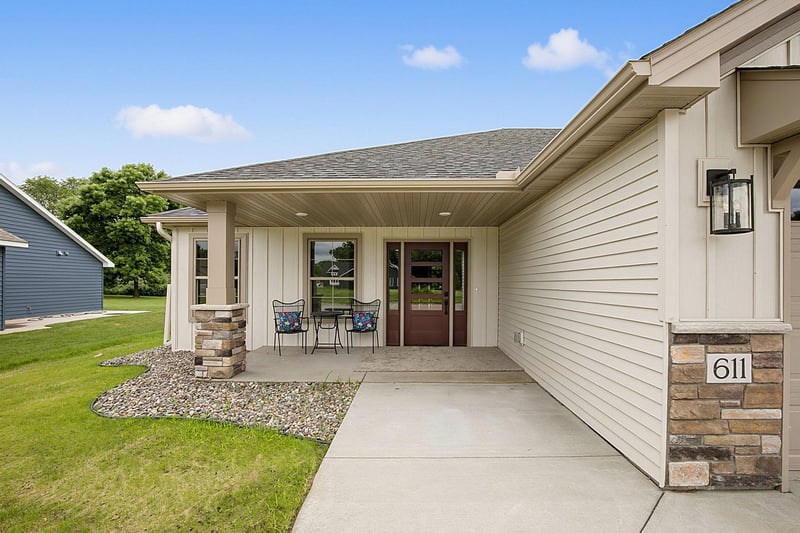 611 Brookwood Ln, Saint Cloud, MN 56303