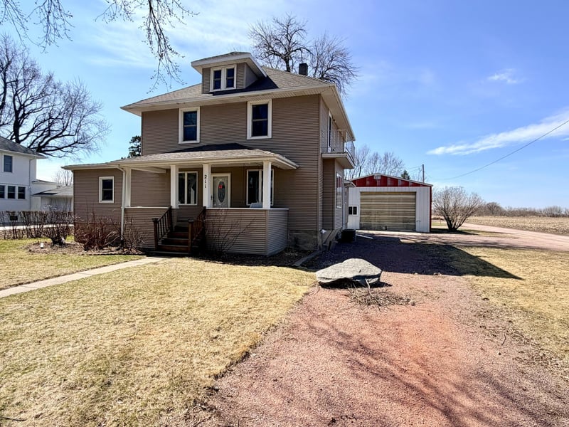211 N Grove St, Okabena, MN 56161