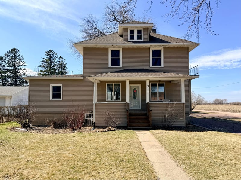 211 N Grove St, Okabena, MN 56161
