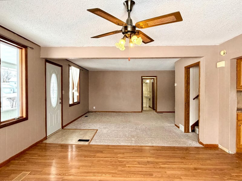 211 N Grove St, Okabena, MN 56161