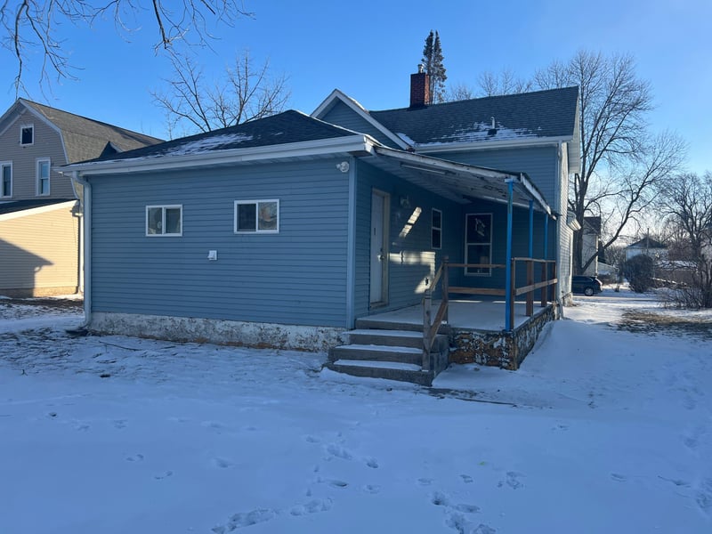 408 2nd St, Lyle, MN 55953