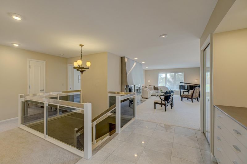 20 Anemone Cir, North Oaks, MN 55127