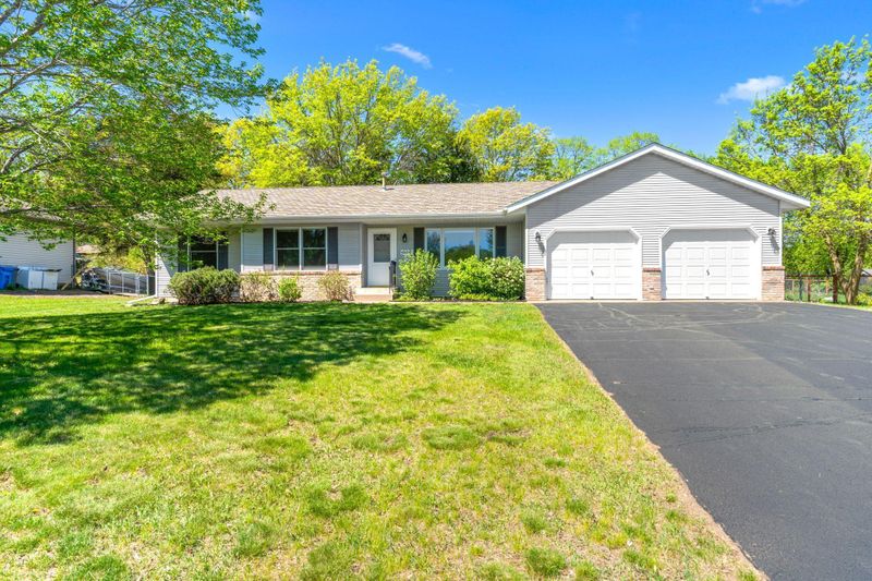 39094 Riverside Ct, North Branch, MN 55056