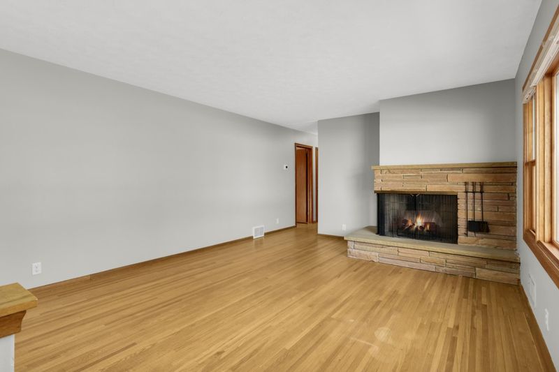 11109 Thomas Ave S, Bloomington, MN 55431