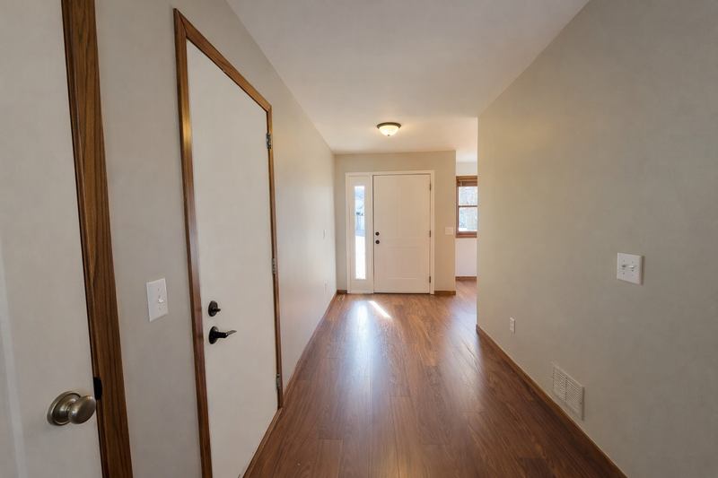 12000 Summerset Ln, Burnsville, MN 55337