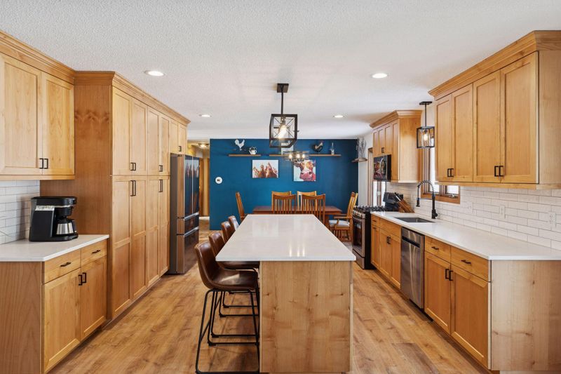 13817 James Ave S, Burnsville, MN 55337