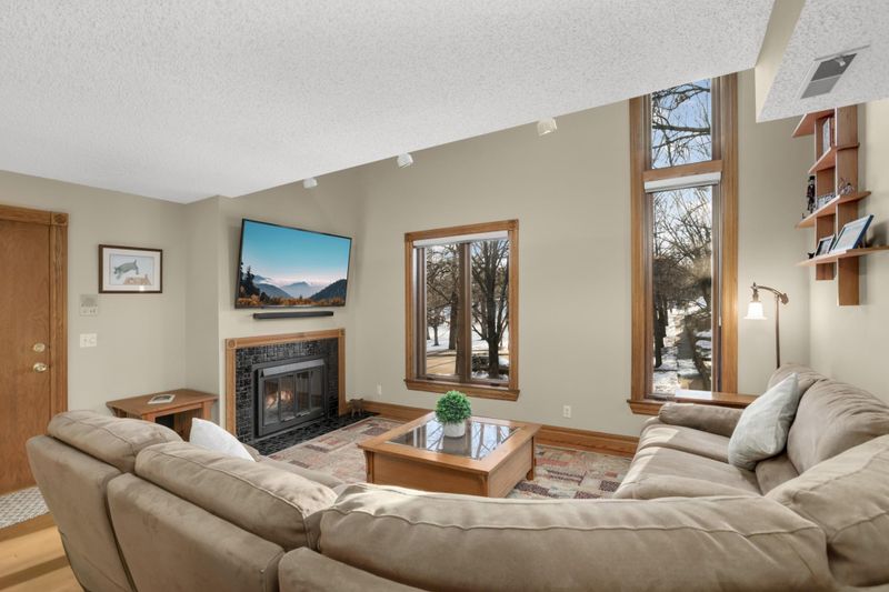 5 Irvine Pk #5B, Saint Paul, MN 55102
