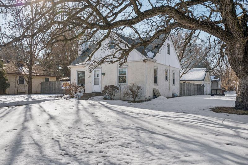 2111 Green Ave, Anoka, MN 55303