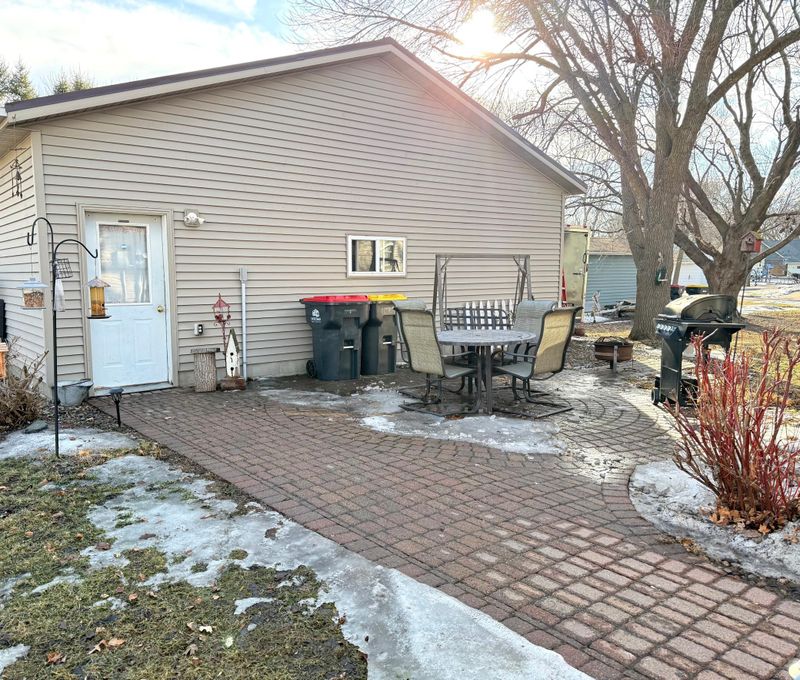 706 E Chestnut St, Redwood Falls, MN 56283