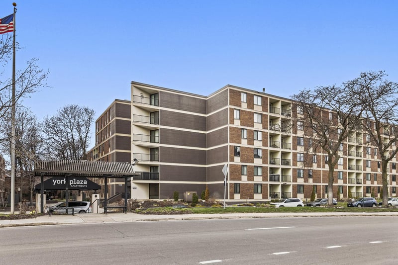 7200 York Ave S #220, Edina, MN 55435