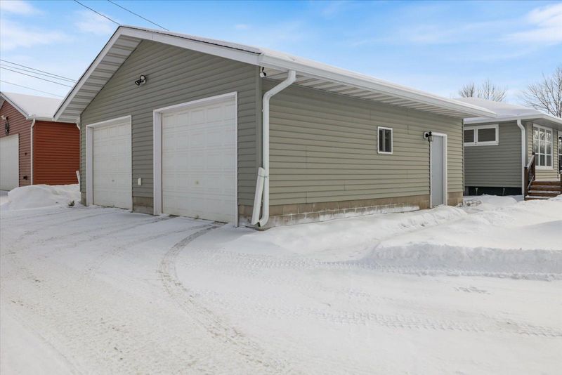 704 S 8th Ave W, Virginia, MN 55792