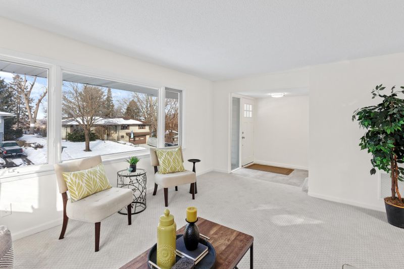 5547 Regis Trl NE, Fridley, MN 55432