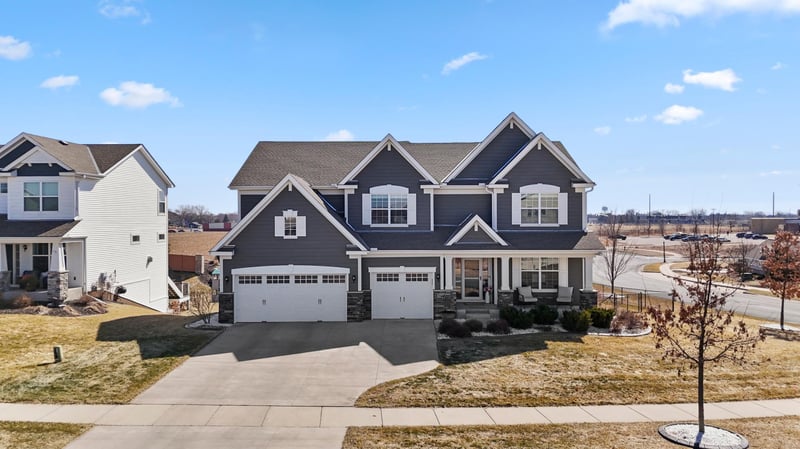 4377 Parkview Cir, Anoka, MN 55303