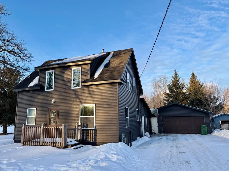 301 7th Ave SE, Roseau, MN 56751