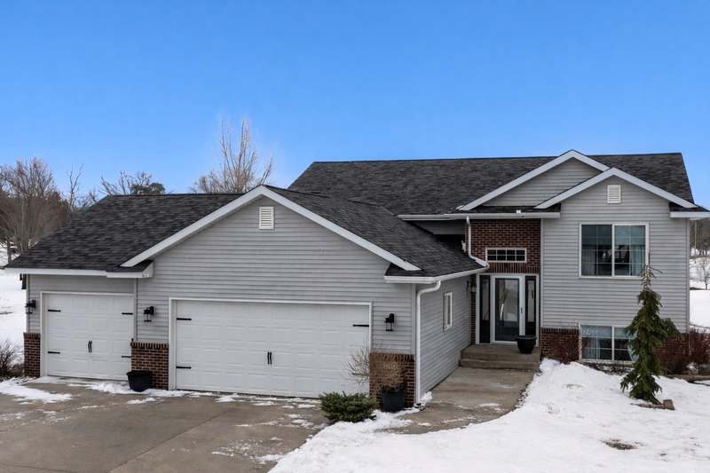379 E River Cir, Sauk Centre, MN 56378