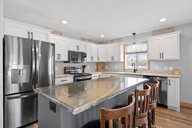 379 E River Cir, Sauk Centre, MN 56378