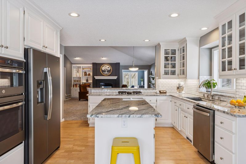 2618 Parkview Dr, White Bear Twp, MN 55110
