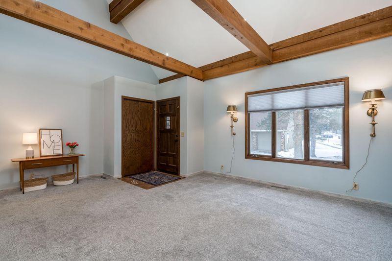 1607 Pleasant View Dr, North Mankato, MN 56003