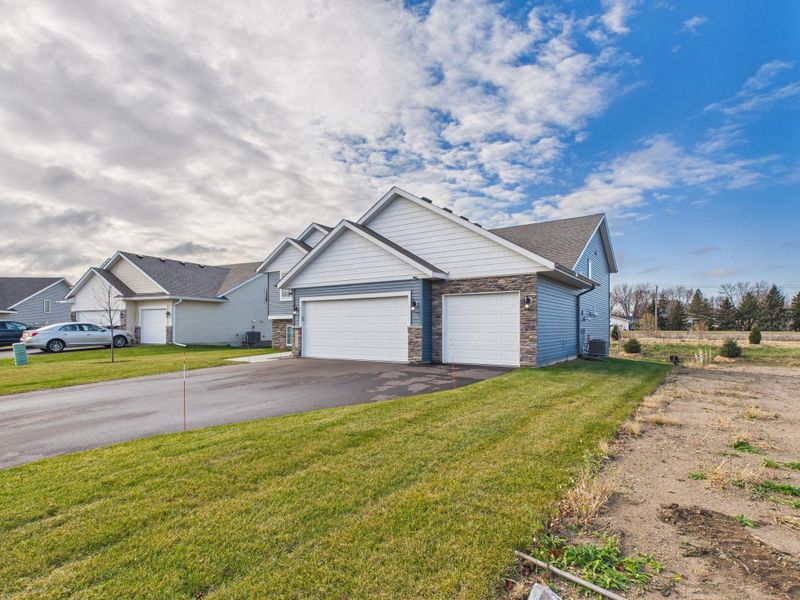 17775 Empire Trl, Lakeville, MN 55044