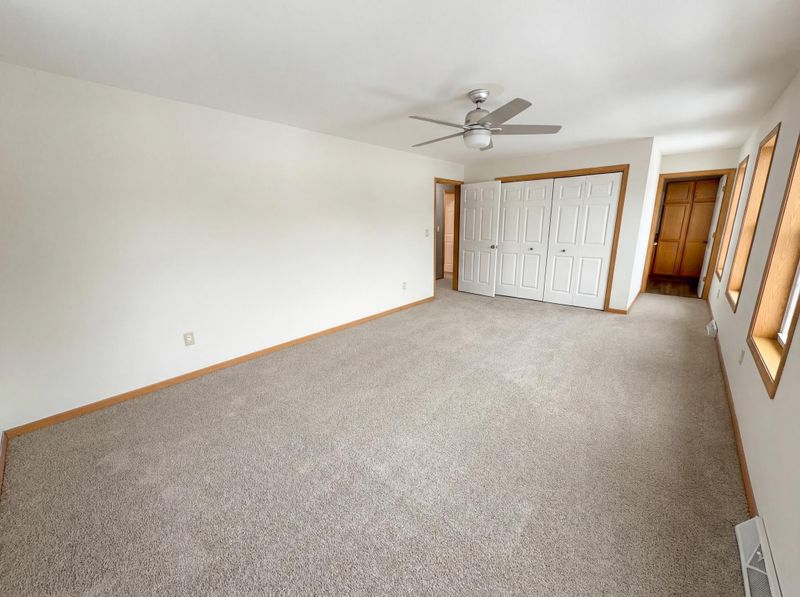 244 Point Douglas Rd N, Saint Paul, MN 55106