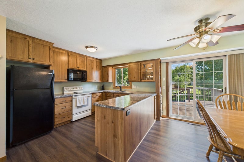 1823 Houle Cir, Hugo, MN 55038