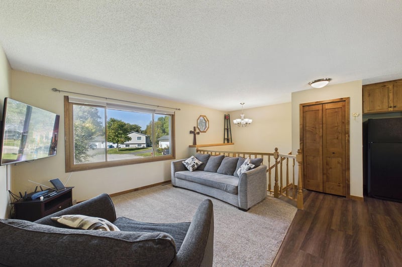 1823 Houle Cir, Hugo, MN 55038