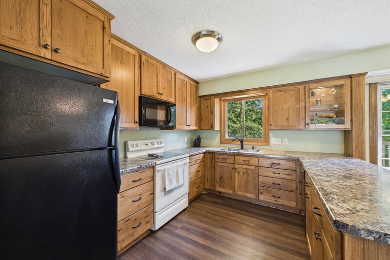 1823 Houle Cir, Hugo, MN 55038
