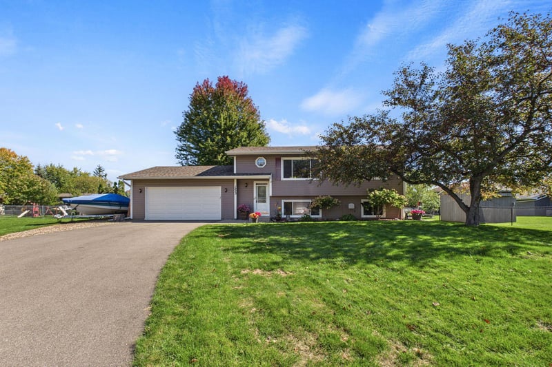 1823 Houle Cir, Hugo, MN 55038