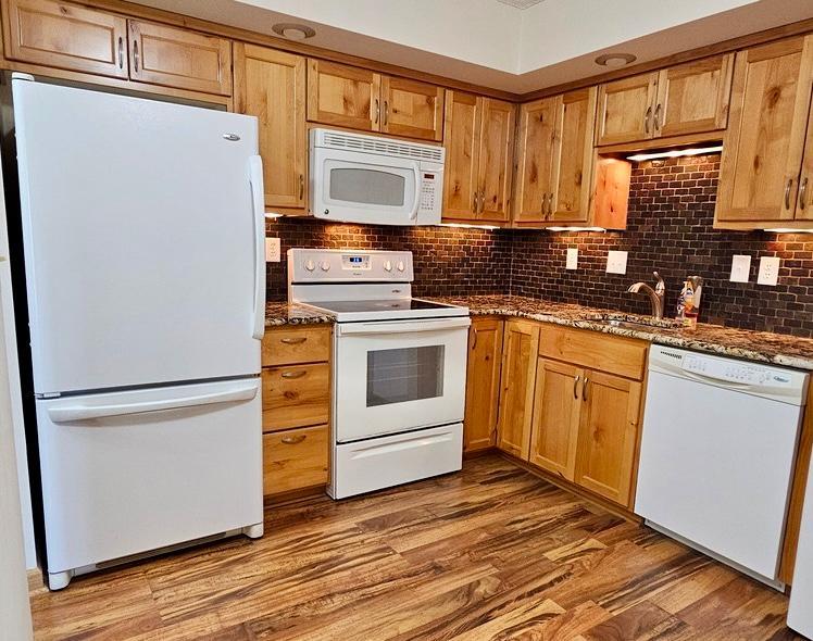 12600 Parkwood Dr #208, Burnsville, MN 55337