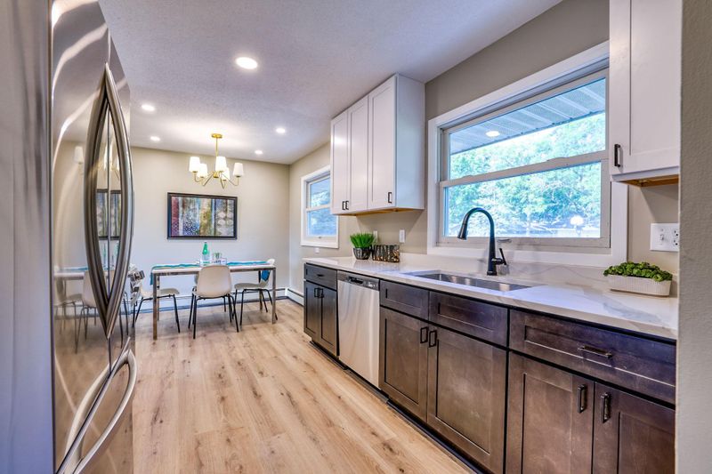 10917 Southview Dr, Burnsville, MN 55337