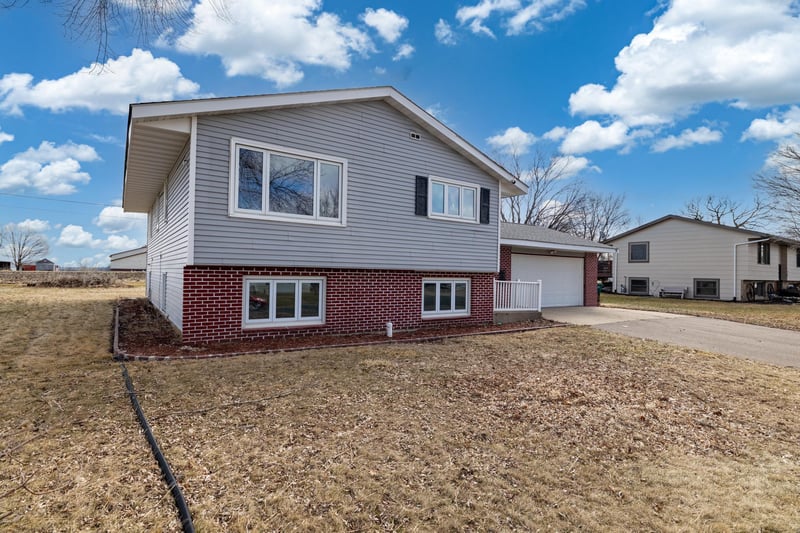 821 William St, Hamburg, MN 55339
