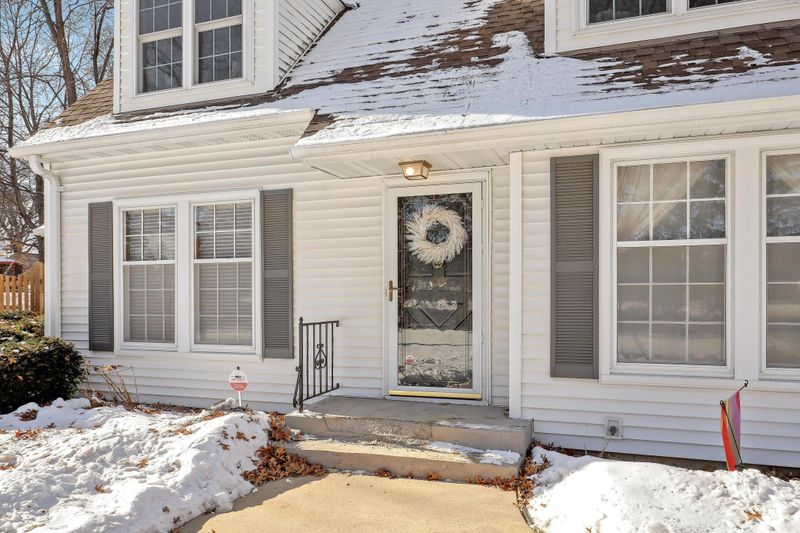 1979 Snelling Ave N, Roseville, MN 55113