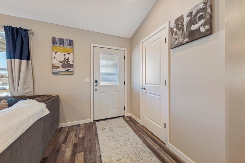 405 Sidney St W, Morristown, MN 55052