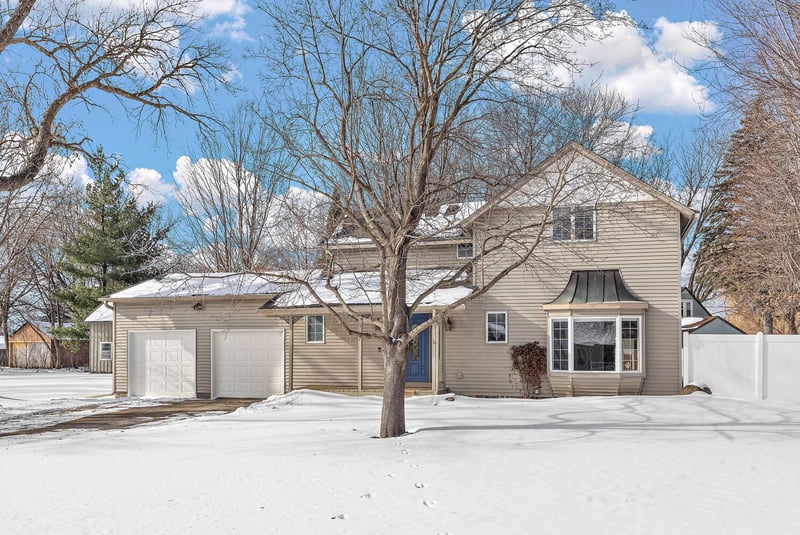 307 Shady Ln, Young America, MN 55397