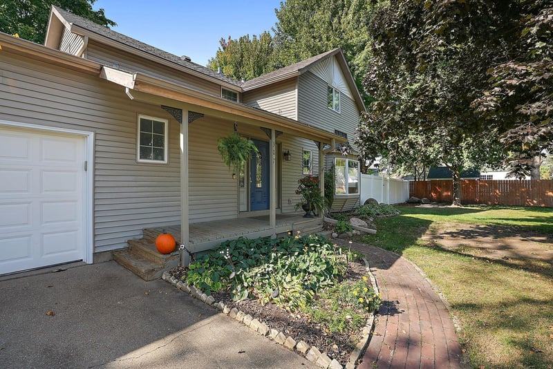 307 Shady Ln, Young America, MN 55397